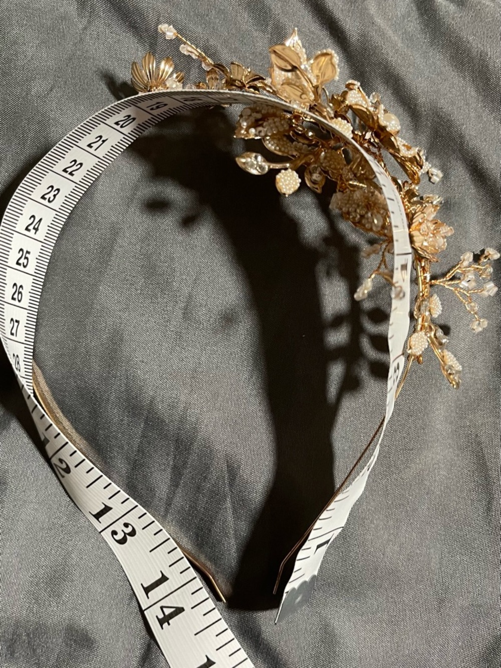 ✨ Gold Floral Bridal Headband – Crystal & Pearl Hair Accessory ✨ - Picture 3 of 3